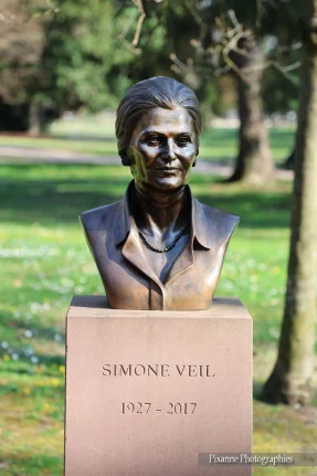 France, Alsace, Strasbourg, Quartier Orangerie Conseil des XV, Parc de l'Orangerie, Buste de Simone Veil, Alsace et Moi, Pixanne Photographies