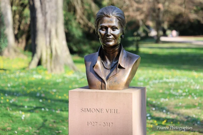 France, Alsace, Strasbourg, Quartier Orangerie Conseil des XV, Parc de l'Orangerie, Buste de Simone Veil, Alsace et Moi, Pixanne Photographies