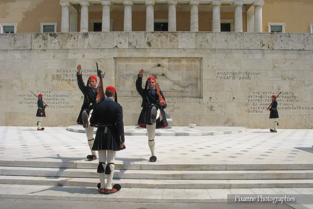 Europe, Grèce, Attique, Athènes, Place Syntagma, Parlement, Relève de la Garde, Evzone, Souvenirs de Voyages, Pixanne Photographies