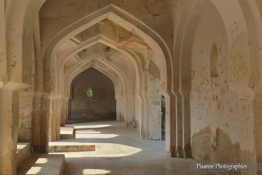 Asie, Inde du Sud, Karnataka, Hampi, Queen's Bath, Bains de la reine, Zenana Enclosure, Zanana, Souvenirs de Voyages, Pixanne Photographies