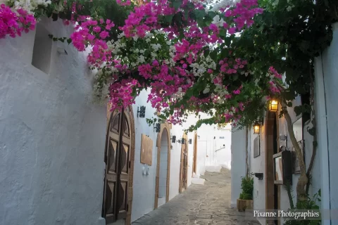 Europe, Grèce, Dodécanèse, Rhodes, Lindos, Ruelle, Bougainvillier, Souvenirs de Voyages, Pixanne Photographies