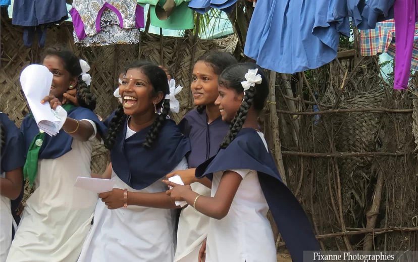 asie, inde, inde du sud, veerampattinam, ecolières, souvenirs de voyages, pixanne photographies