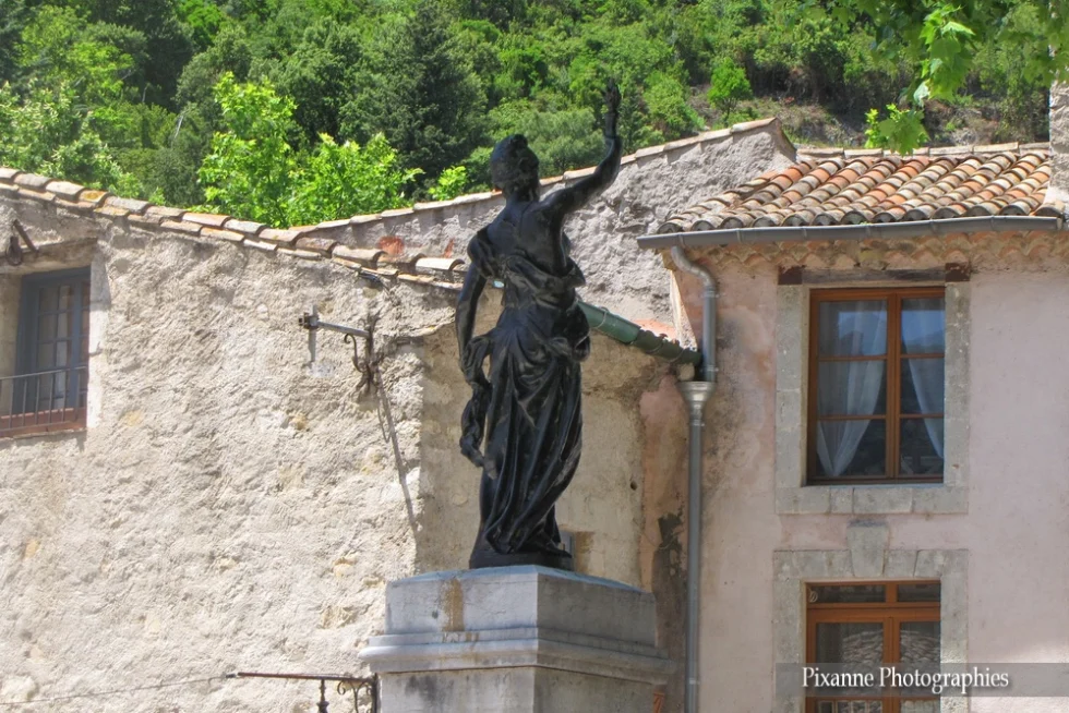Europe, France, Occitanie, Hérault, Saint Guilhem le Désert, Statue de Marianne, Souvenirs de Voyages, Pixanne Photographies