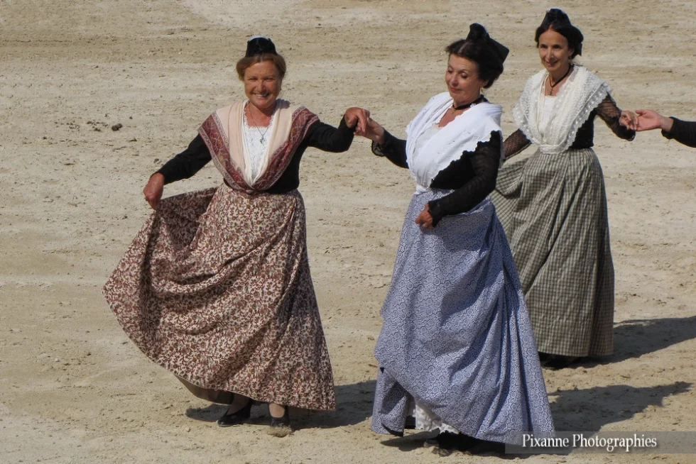 Europe, France, PACA, Bouches du Rhone, Saintes Maries de la Mer, Journée Baroncellienne, Arlésiennes, Danses Folkloriques, Souvenirs de Voyages, Pixanne Photographies