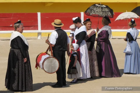 Europe, France, PACA, Bouches du Rhone, Saintes Maries de la Mer, Journée Baoncellienne, Arènes, Arlésiennes, Fifres, Tambour, Souvenirs de Voyages, Pixanne Photographies