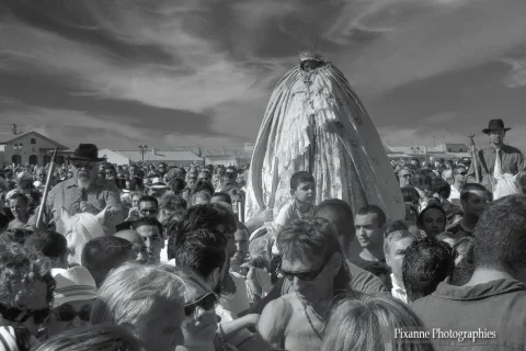 Europe, France, PACA, Bouches du Rhone, Saintes Maries de la Mer, Sainte SARA, Pélerinage des Gitans, Procession Sainte Sara à la mer, Souvenirs de Voyages, Pixanne Photographies