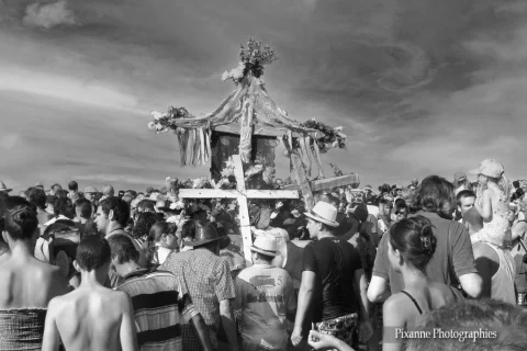 Europe, France, PACA, Bouches du Rhone, Saintes Maries de la Mer, Sainte SARA, Pélerinage des Gitans, Procession Sainte Sara à la mer, Souvenirs de Voyages, Pixanne Photographies