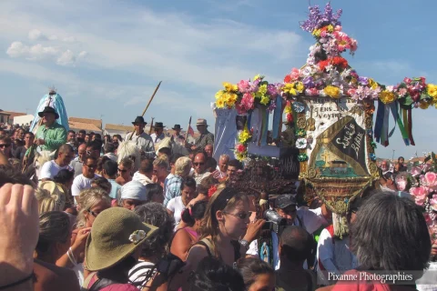 Europe, France, PACA, Bouches du Rhone, Saintes Maries de la Mer, Pèlerinage des Gitans, Procession de Sainte Sara à la mer,  Souvenirs de Voyages, Pixanne Photographies