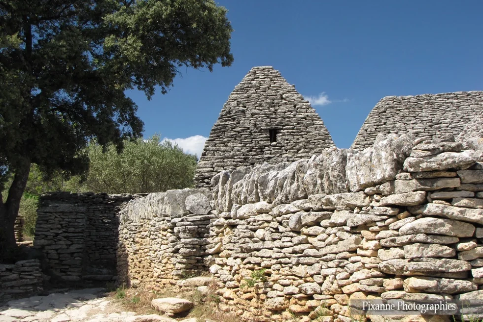 Europe, France, PACA, Vaucluse, Gordes, Village des Bories, Souvenirs de Voyages, Pixanne Photographies