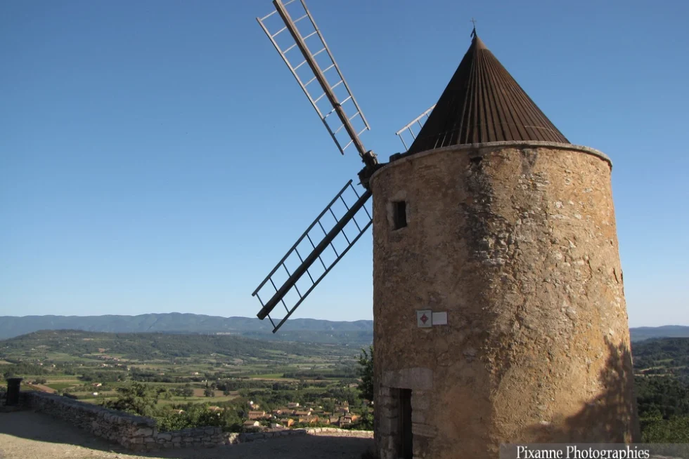 Europe, France, PACA, Vaucluse, Saint Saturnin les Apt, Moulin, Souvenirs de Voyages, Pixanne Photographies