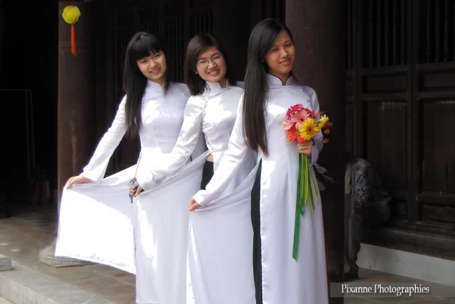 asie, vietnam, hanoi, temple de la litterature, etudiantes, souvenirs de voyages, pixanne photographies